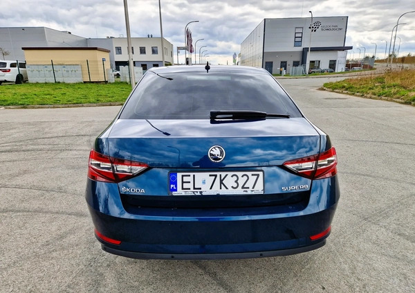 Skoda Superb cena 79900 przebieg: 106000, rok produkcji 2018 z Kielce małe 79